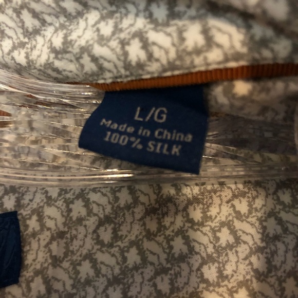 All silk, heavy weight Tommy Bahama button down - Picture 4 of 7